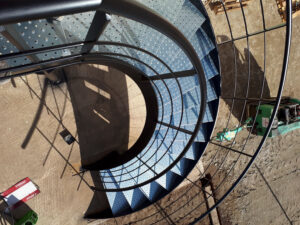 cerrajeria-matesanz_escalera-helicoidal-barandilla-en-tubo_la-cabrera04