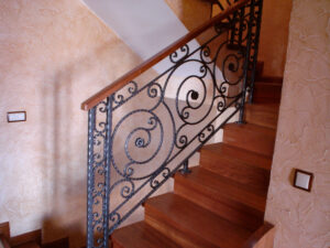 cerrajeria-matesanz_escalera-tramo-de-barandilla-en-diseño-de-forja_buitrago-del-lozoya