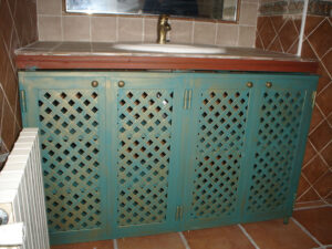 cerrajeria-matesanz_mueble-puertas-para-mueble-bajo-encimera-de-lavabo-pintura-especial