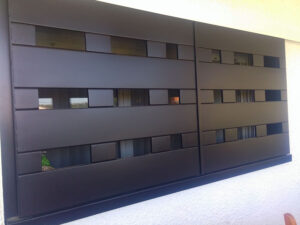 cerrajeria-matesanz_persianas-disenada-por-cliente-corredera-para-terraza_la-cabrera